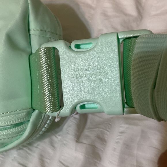 NWT LULULEMON EVERYWHERE BELT BAG MINT MOMENT - Picture 13 of 15